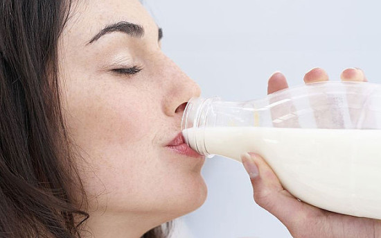 Káº¿t quáº£ hÃ¬nh áº£nh cho woman drinking milk gif