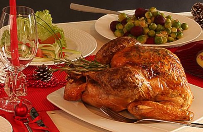 Празнична трапеза: Печена коледна пуйка Holiday Repast: Roasted Christmas Turkey