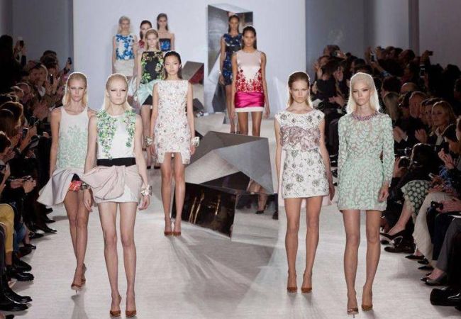 <!--:bg-->Първо вдъхновение за бала – Giambattista Valli и младостта, зашита за всяка рокля<!--:-->