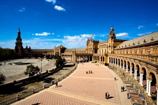 Още едно лице на Испания: Севиля ще стопли сърцата ви