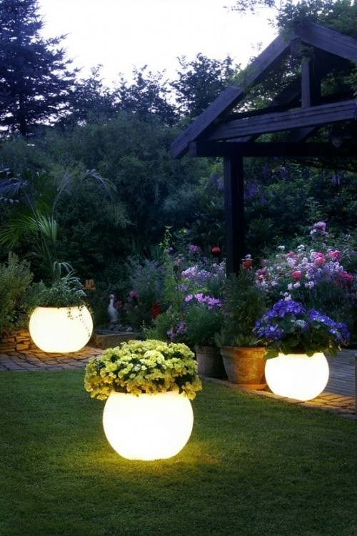 garden-lights-vases
