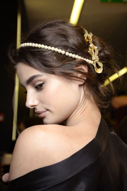 dolce-and-gabbana-winter-2016-women-fashion-show-backstage-28-zoom