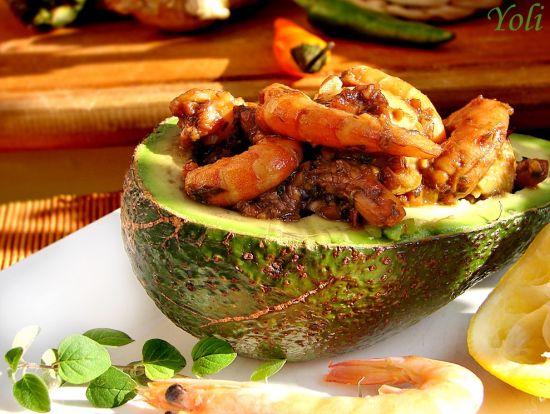 Как да си приготвим: Скариди в авокадо по португалски