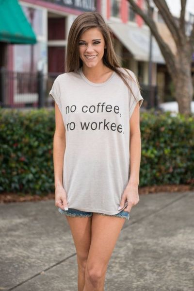 „No coffee, no workee” и други подобни тениски за по-весели и слънчеви дни