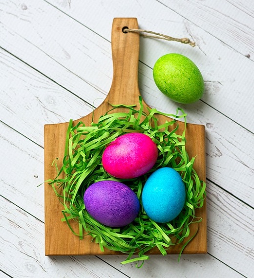 dye-Easter-eggs