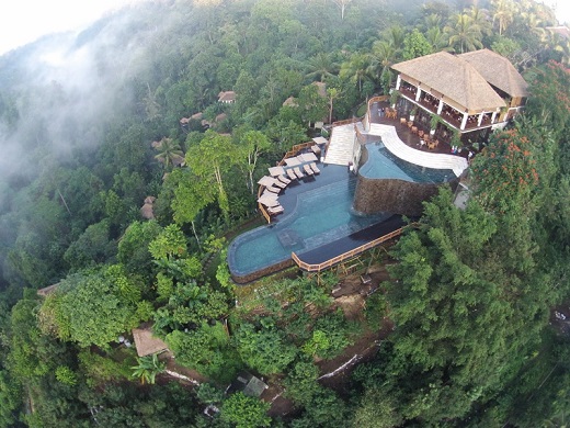 Außenansicht mit Pool des Hanging Gardens Ubud