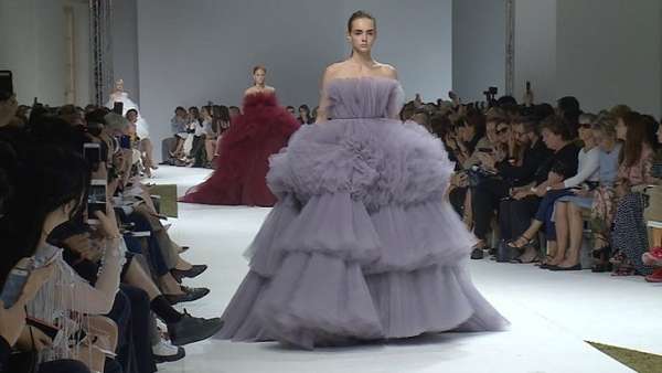 Традиция и кралско великолепие във висшата мода на есен\зима 2016