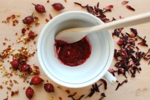 diy-face-mask-rosehip-hibiscus