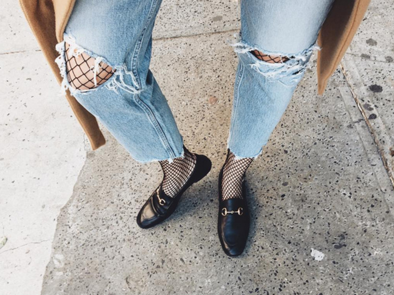 Как да носим: мрежест чорапогащник с джинси