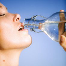 10 причини да сменим всички напитки с вода