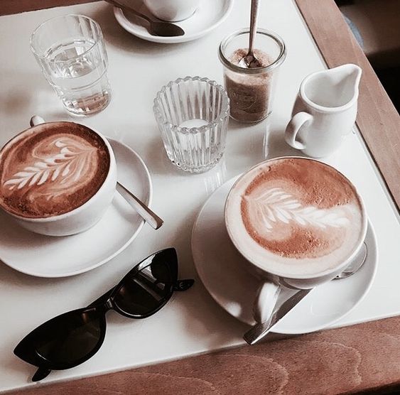„Една чаша кафе е по-приятна с приятел.“