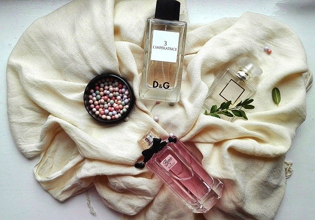 В света на ароматите: Най-честите грешки при нанасяне на парфюм