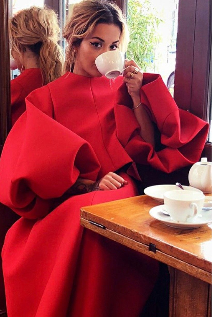 „Славата е в ръцете на труда.“