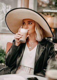 „Няма жени, които не са красиви, а само такива, които не го знаят.“