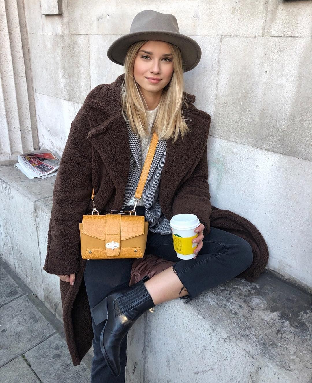 „Сутрините са създадени за усмивки…“