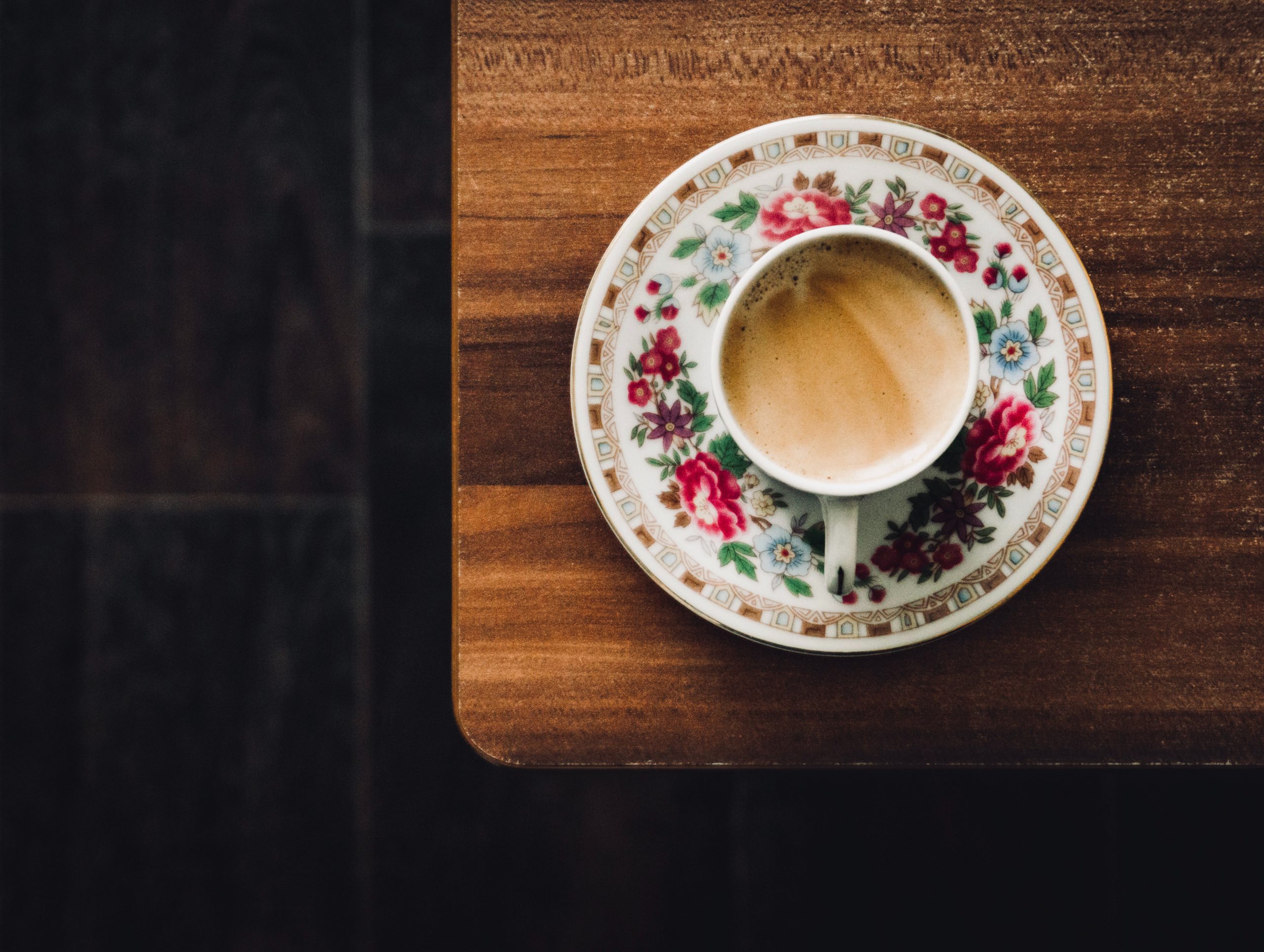 „Аристокрацията е като аромат на парфюм, който се носи над груб живот.“