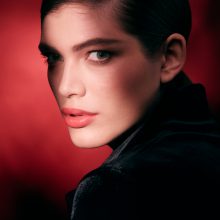 Снимка на деня: Валентина Сампайо е новото лице на Armani Beauty