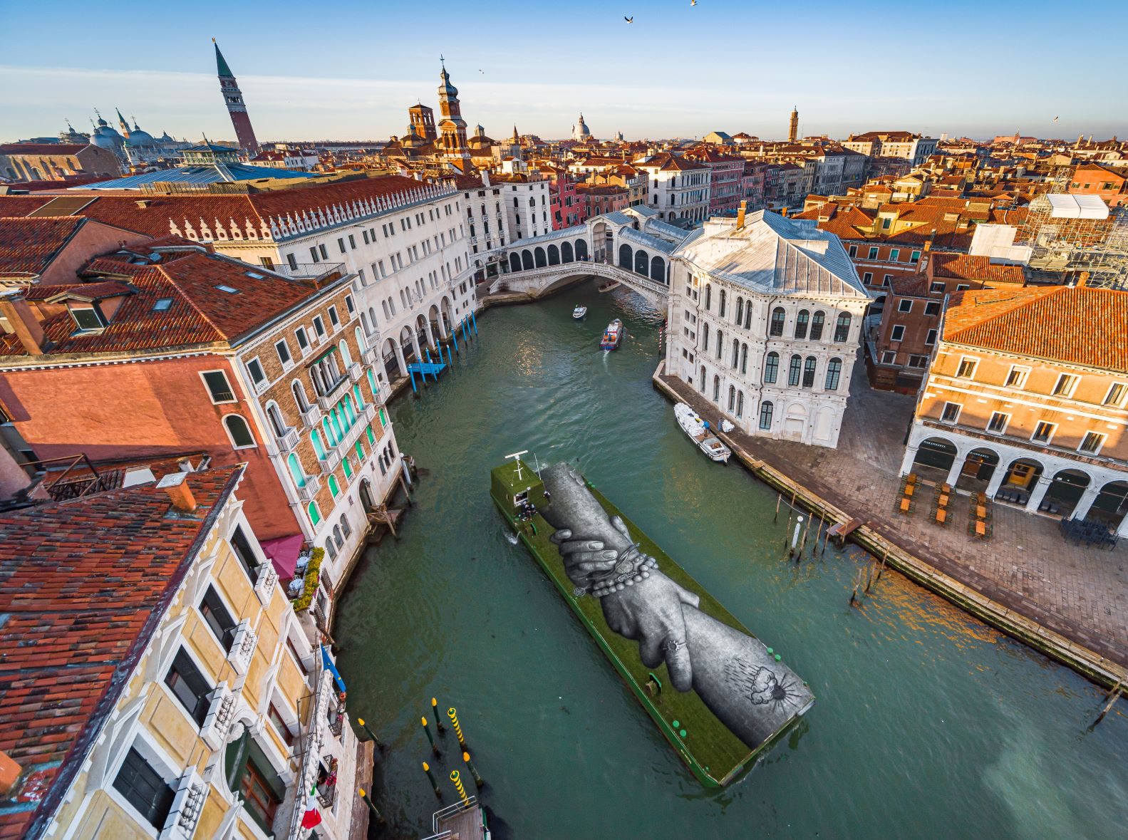 “Отвъд стените” на Сайпе е във Венеция за  Деня на Земята и 59-ото Венецианско биенале