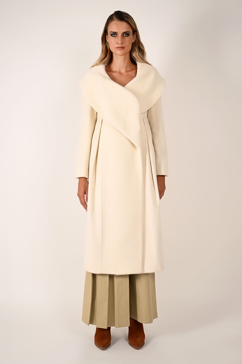 Hug Me Coat in Soft Wool от Merlenne