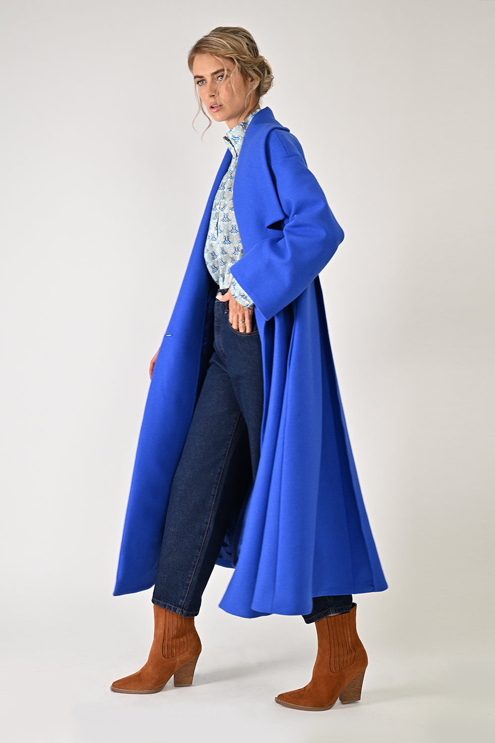 Ultramarine A-Silhouette Coat от Merlenne