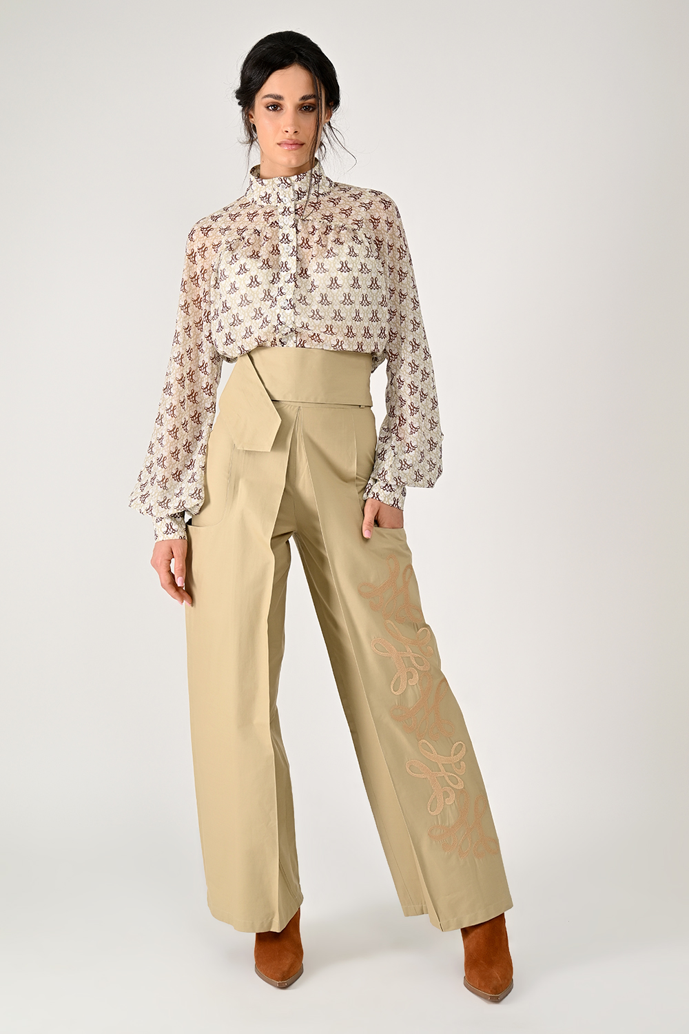 Gabardine Cowboy Trousers with Embroidery от Merlenne