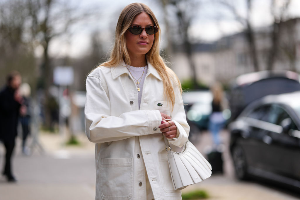 Бяло яке от деним? Да, моля!