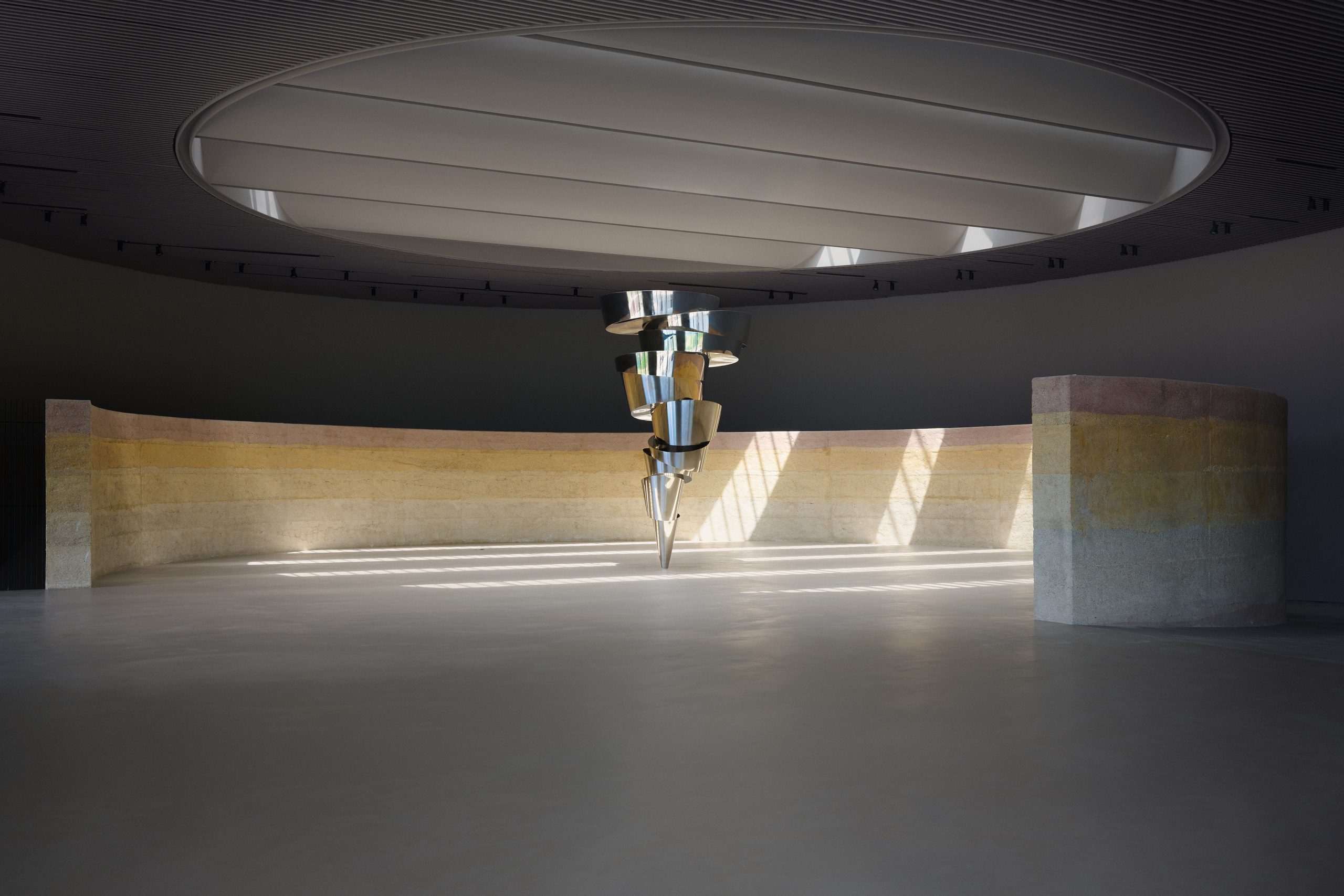 AYA Estate Vineyards – вино & арт по силуета на природата