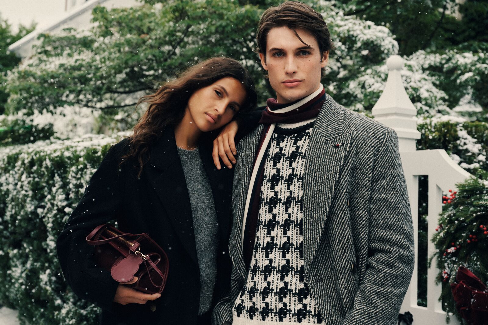 Коледа с Tommy Hilfiger: стайлинг идеи за него и нея