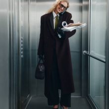 Защо милите хора печелят по-малко?