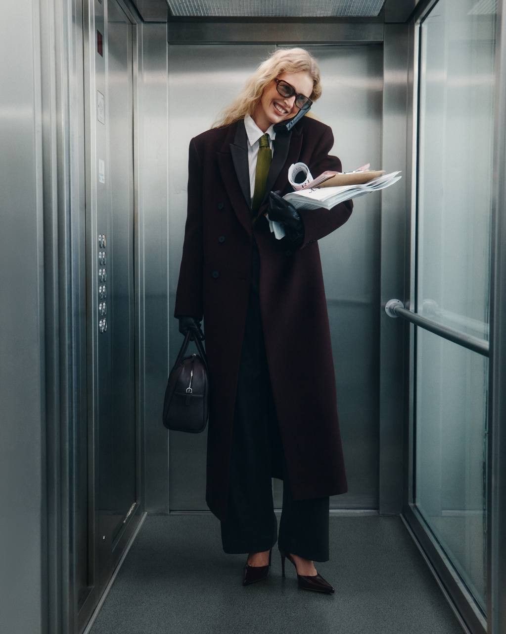 Защо милите хора печелят по-малко?