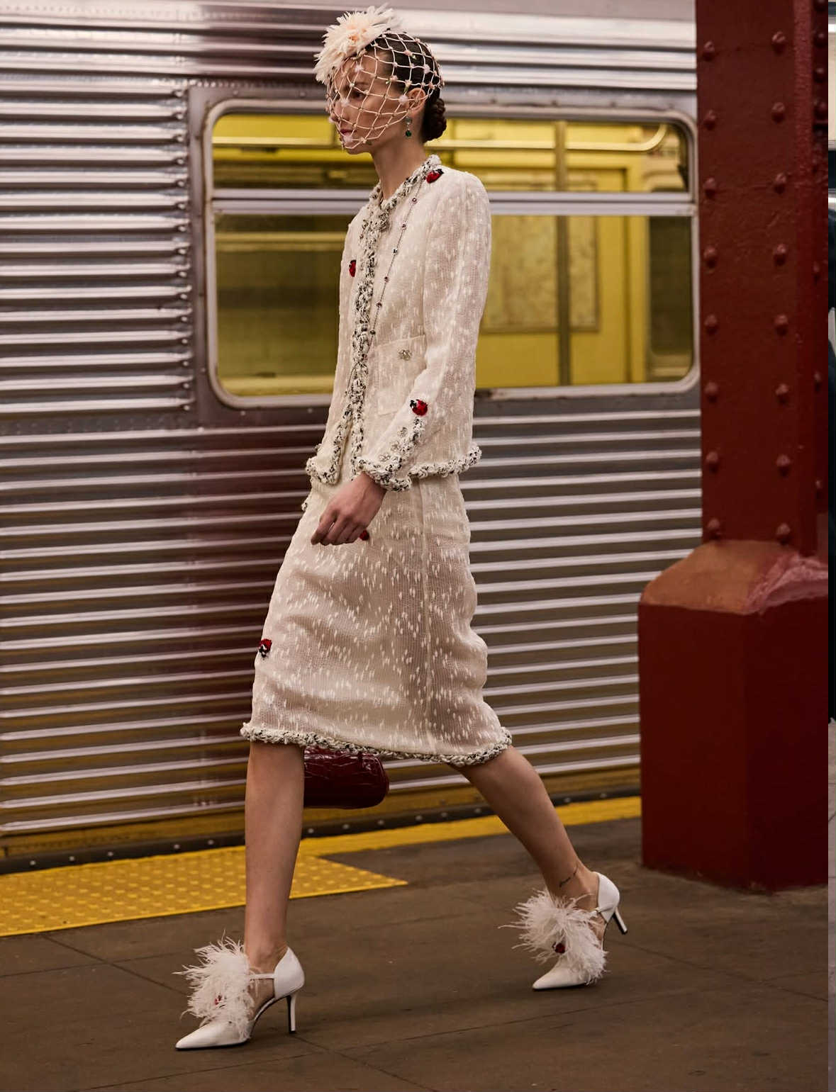 Chanel в Ню Йорк: къде, ако не в метрото