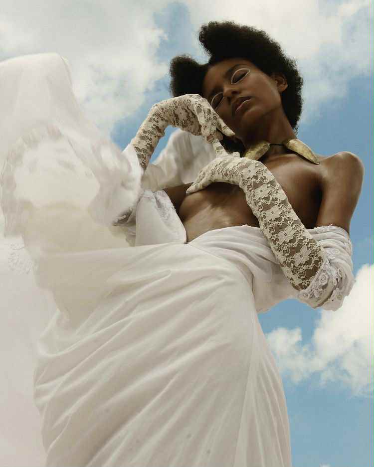 Цветът на 2026: Cloud Dancer (или мръснобяло)