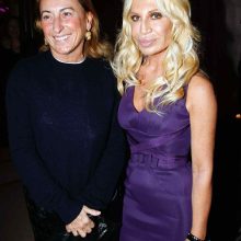 Versace официално е собственост на Prada Group