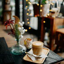 „Щастието расте в нашите собствени огнища и не се бере в чужда градина.“