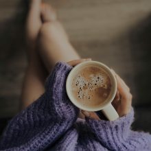 „Запази зеленото дърво в сърцето си и някой ден пойна птица ще свие гнездо в него.“