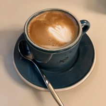 „Не задържай някой, който си тръгва от теб. Иначе няма да дойде този, който идва към теб.“