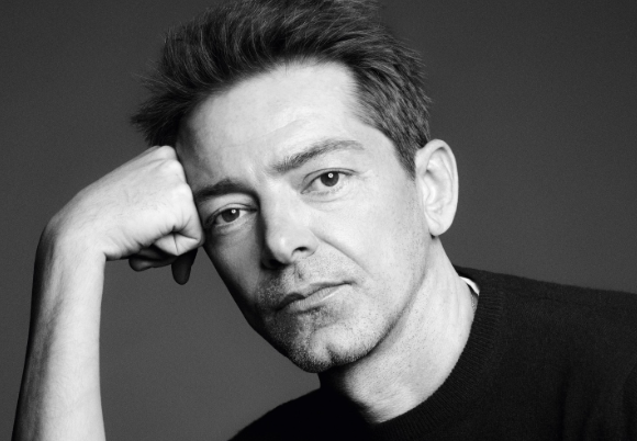 Официално е: Питър Мюлие отива в Versace