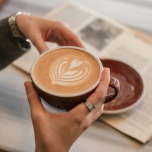 „Животът се свива или разширява в зависимост от твоята смелост.“