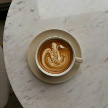 „Не можеш да се върнеш назад и да започнеш отначало, но можеш да започнеш от днес и да създадеш нов край.“