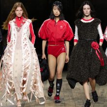 Simone Rocha FW26: три (части) за щастие