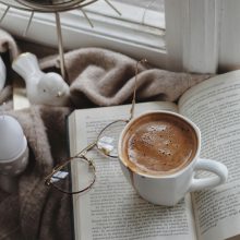 „Животът ни отвежда на неочаквани места, а любовта ни води вкъщи“