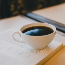 „Капката дълбае камъка не със сила, а с постоянство.“