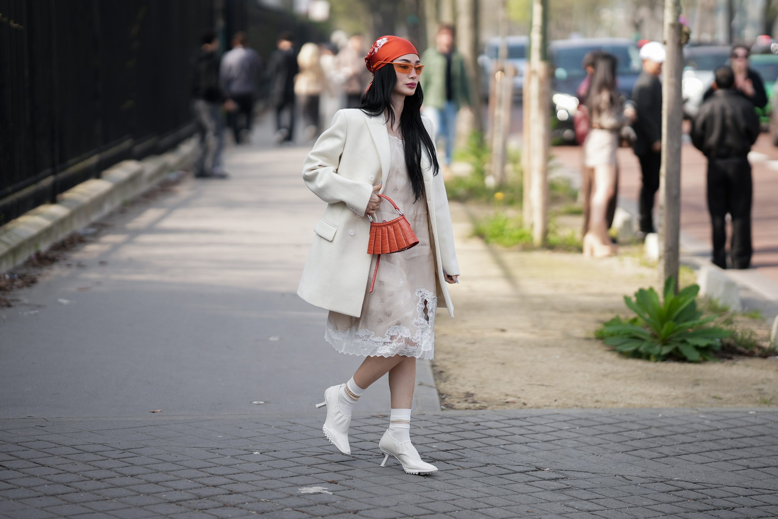 КАК ДА НОСИМ: роклята тип „нощница“