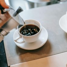 „Имай доверие в себе си: не в човека, който си мислиш, че трябва да бъдеш, а в този, който наистина си.“