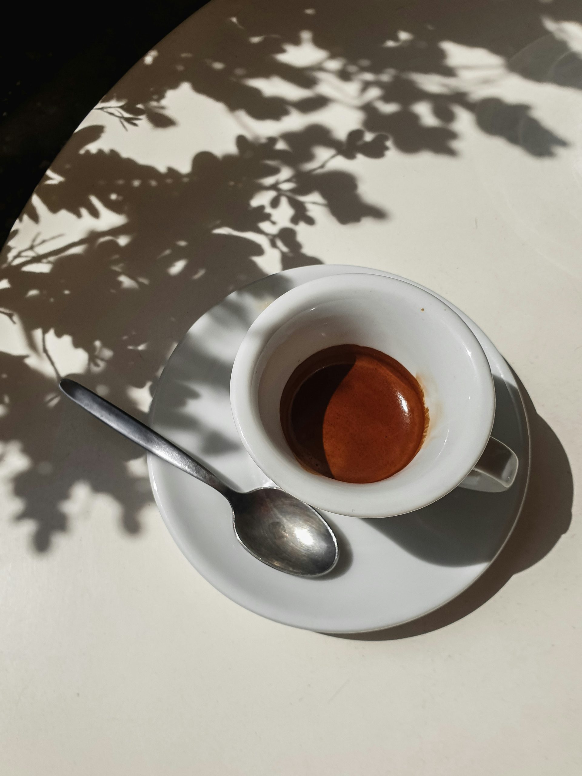 „Не се бори с тъмнината. Запали свещ.“