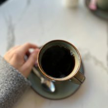 „Не чакай щастието да дойде, усмихни се и го покани.“