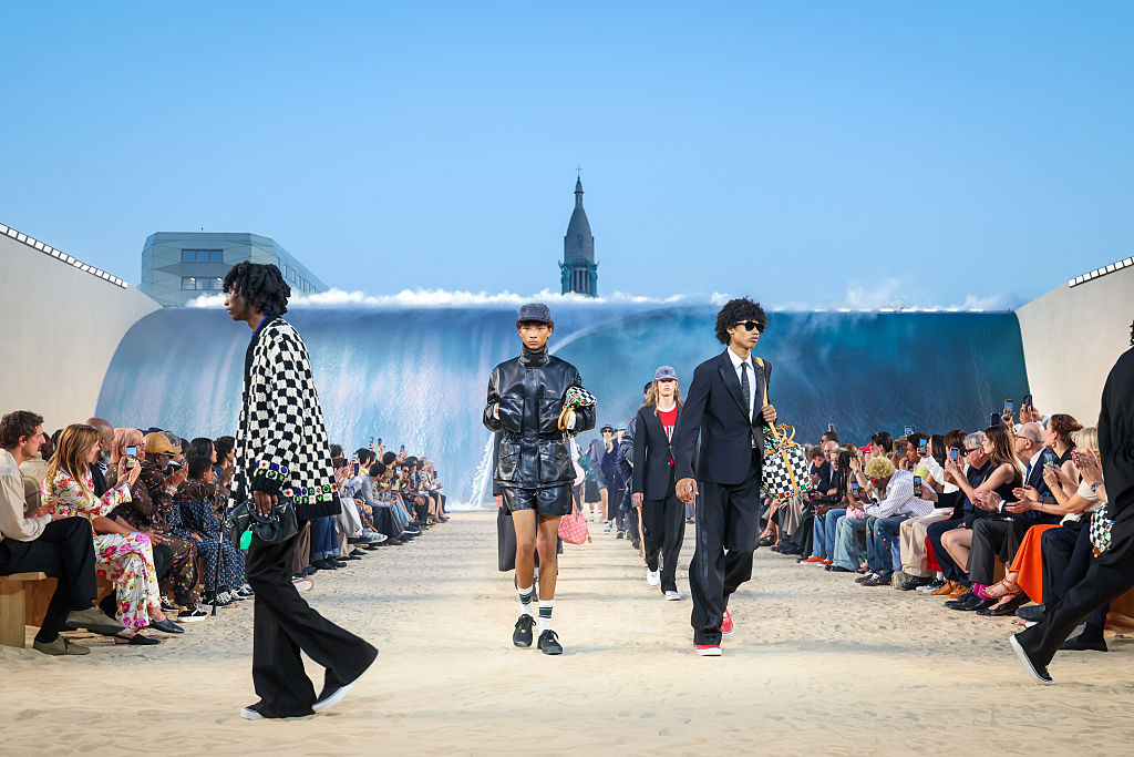 Louis Vuitton Men SS27: сърфирането като денди преживяване