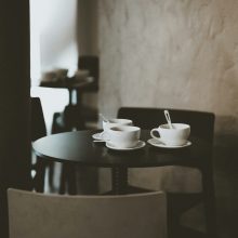 “Можеш да изведеш човек на добрия път, но не можеш да го заставиш да продължи по него.”
