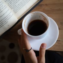 „Бурята, която разклаща гнездото ти, те научава как да летиш.“