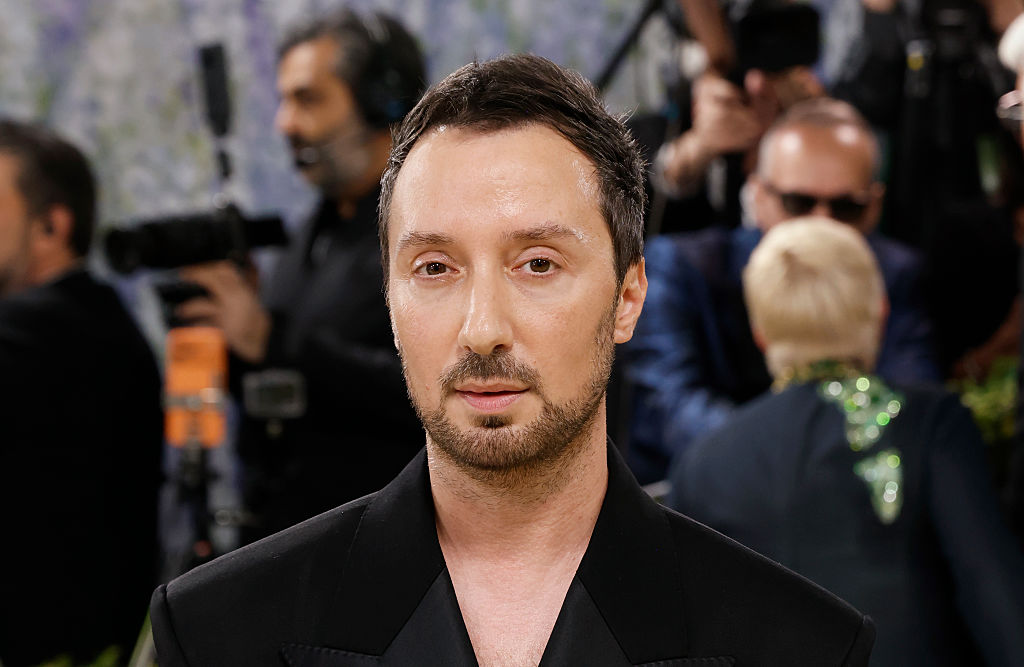 Антъни Вакарело напуска YSL след десетилетие начело